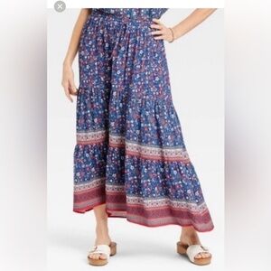 Knox Rose Boho Floral Tiered Maxi Skirt
Size: XS | 100% Rayon | Elastic Waist